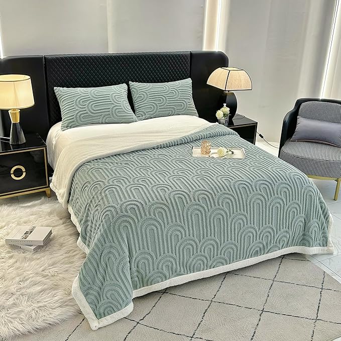 UKELER Sherpa Bed Blanket 80 × 90 inch, Ultra Soft Queen Size Throw Blanket for All Season, Cozy Plush Arch Fleece Blankets for Bedroom Living Room Dorm Hostel Sofa Camping, Light Green