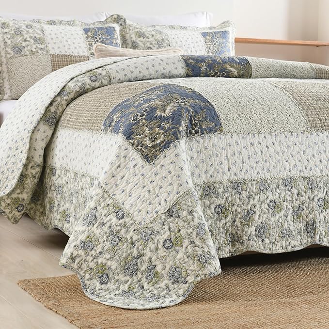 Yvooxny Quilt Set Queen Size Reversible Country Farmhouse Floral Real Patchwork Quilted Bedspread 3-Piece Quilt Set with Pillowcases with Ruffles for All Seasons, 90 x 98 Inches
