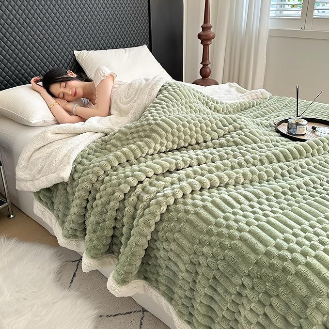 UKELER Sherpa Bed Blanket 80 × 90 inch, Ultra Soft Queen Size Throw Blanket for All Season, 470 GSM Cozy Plush Striped Fleece Blankets for Bedroom Living Room Dorm Hostel Sofa Camping, Green