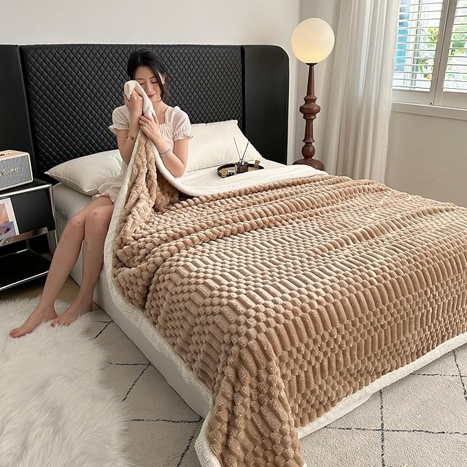 UKELER Sherpa Bed Blanket 80 × 90 inch, Ultra Soft Queen Size Throw Blanket for All Season, 470 GSM Cozy Plush Striped Fleece Blankets for Bedroom Living Room Dorm Hostel Sofa Camping, Camel