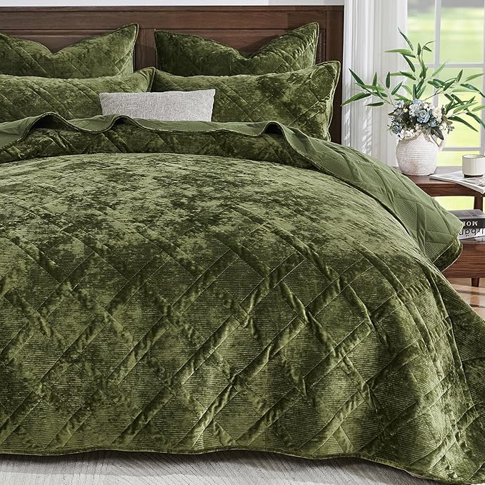 Qucover Velvet King Size Quilt Bedding Set, 106"x98" Oversized King Velvet Quilt and Sham Set, Luxury Quilted Bedspread Coverlet, Ultra Soft Winter Comforter for All Seasons, Olive Green Bedding