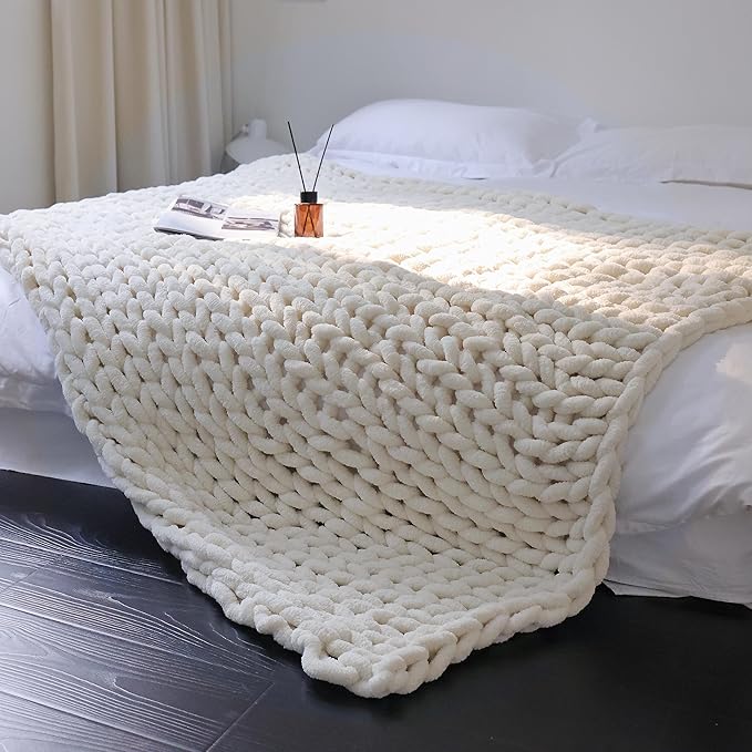 Maetoow Chenille Chunky Knit Blanket Throw （40×50 Inch）, Handmade Warm & Cozy Blanket Couch, Bed, Home Decor, Soft Breathable Fleece Banket, Christmas Thick and Giant Yarn Throws, Cream