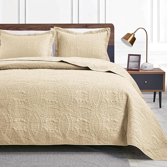 Love's cabin King Size Quilt Set Camel Bedspreads - Soft Bed Fall Lightweight Bedspread Comforter - Modern Style Coin Pattern Coverlet for All Season - 3 Pieces (1 Quilt, 2 Pillow Shams)