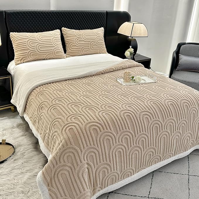 UKELER Sherpa Bed Blanket 80 × 90 inch, Ultra Soft Queen Size Throw Blanket for All Season, Cozy Plush Arch Fleece Blankets for Bedroom Living Room Dorm Hostel Sofa Camping, Camel