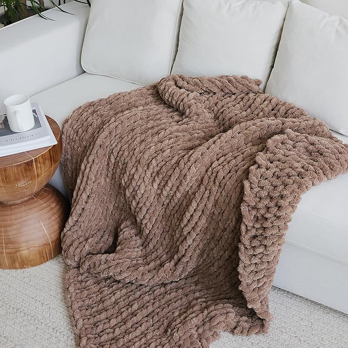 Maetoow Tighter Version Chenille Chunky Knit Blanket Throw （40×50 Inch）, Handmade Warm & Cozy Blanket Couch, Bed, Home Decor, Soft Fleece Banket, Boho Thick Blankets and Giant Yarn Throws，Brown